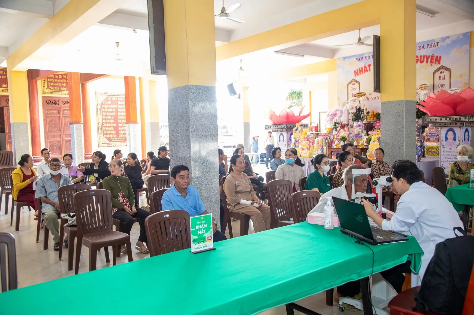 Chương trình khám, tư vấn mắt miễn phí góp phần chăm sóc sức khỏe cộng đồng tại phường Xuân Lộc