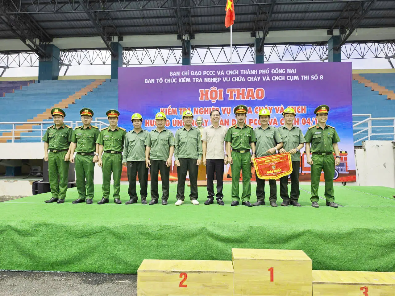 Các đơn vị chụp ảnh lưu niệm
