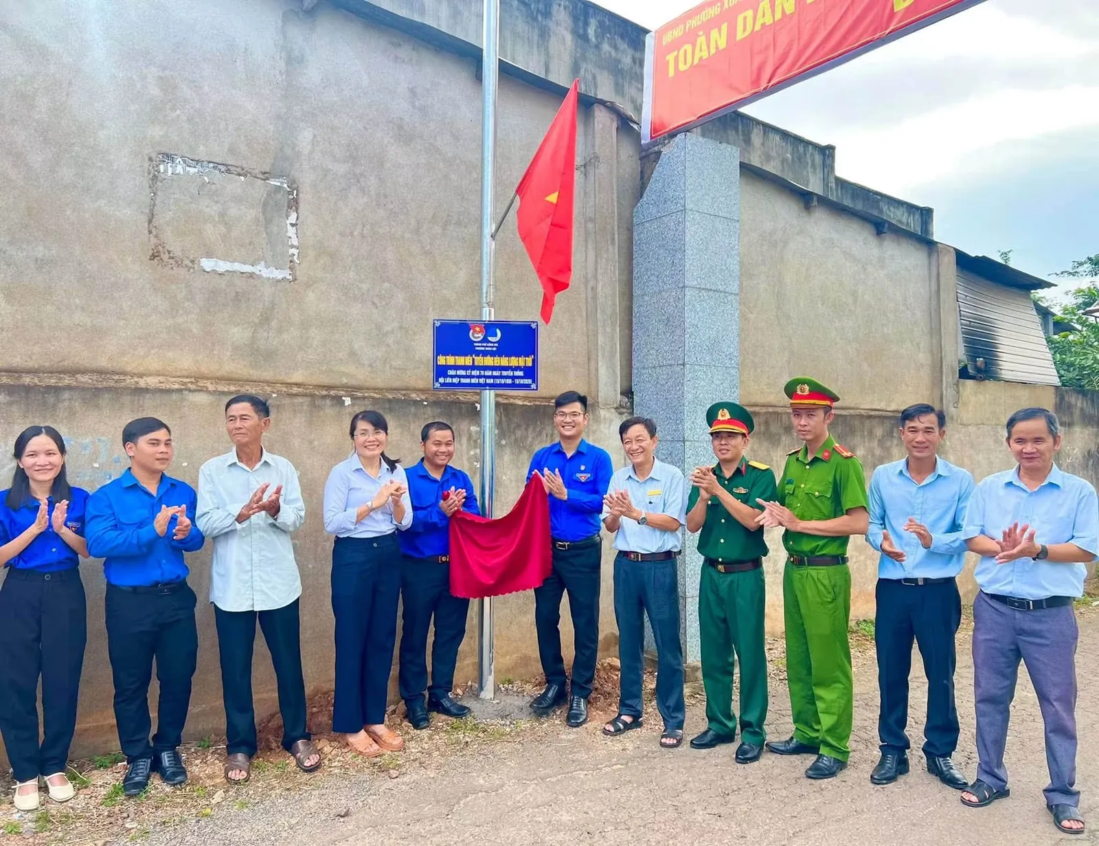 Khởi công xây dựng nhà tình thương