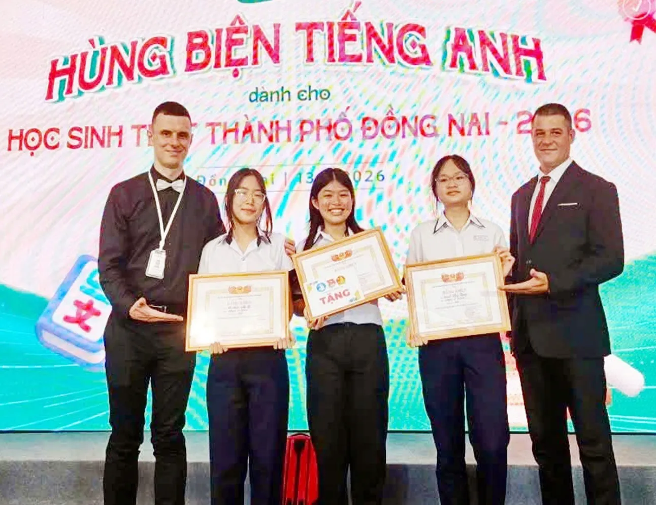 Học sinh Trường THPT Xuân Lộc giành giải Nhất hội thi hùng biện tiếng Anh