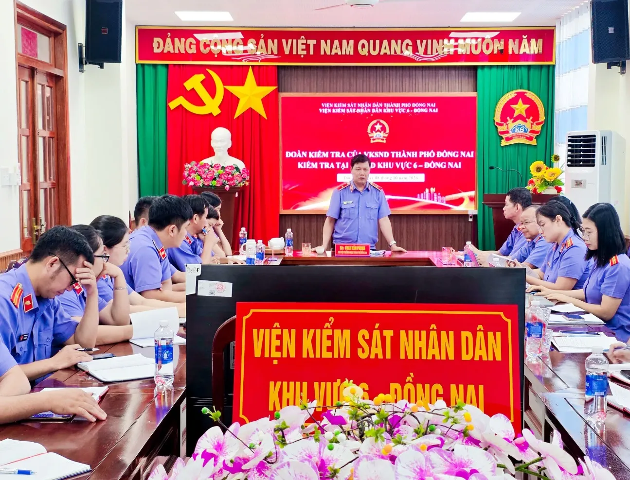 Đồng chí Phan Văn Phong, Phó Viện trưởng VKSND thành phố Đồng Nai phát biểu chỉ đạo