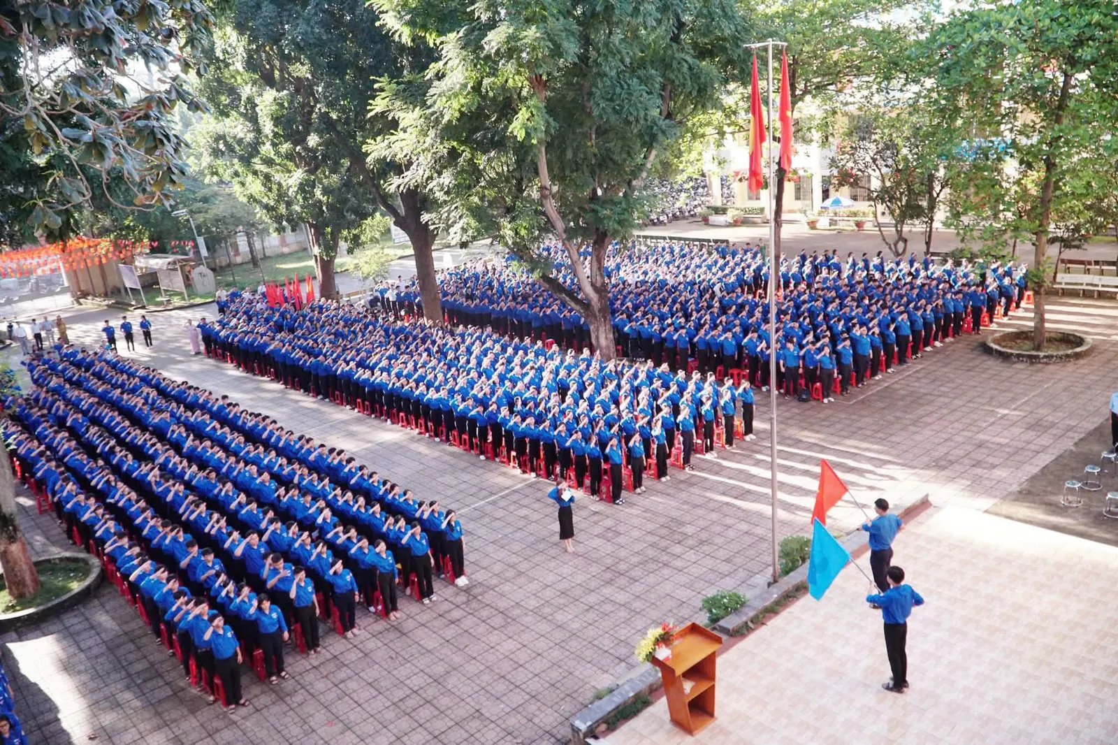 Lễ chào cờ đầu tuần, kỷ niệm 70 năm Ngày truyền thống Hội Liên hiệp Thanh niên Việt Nam