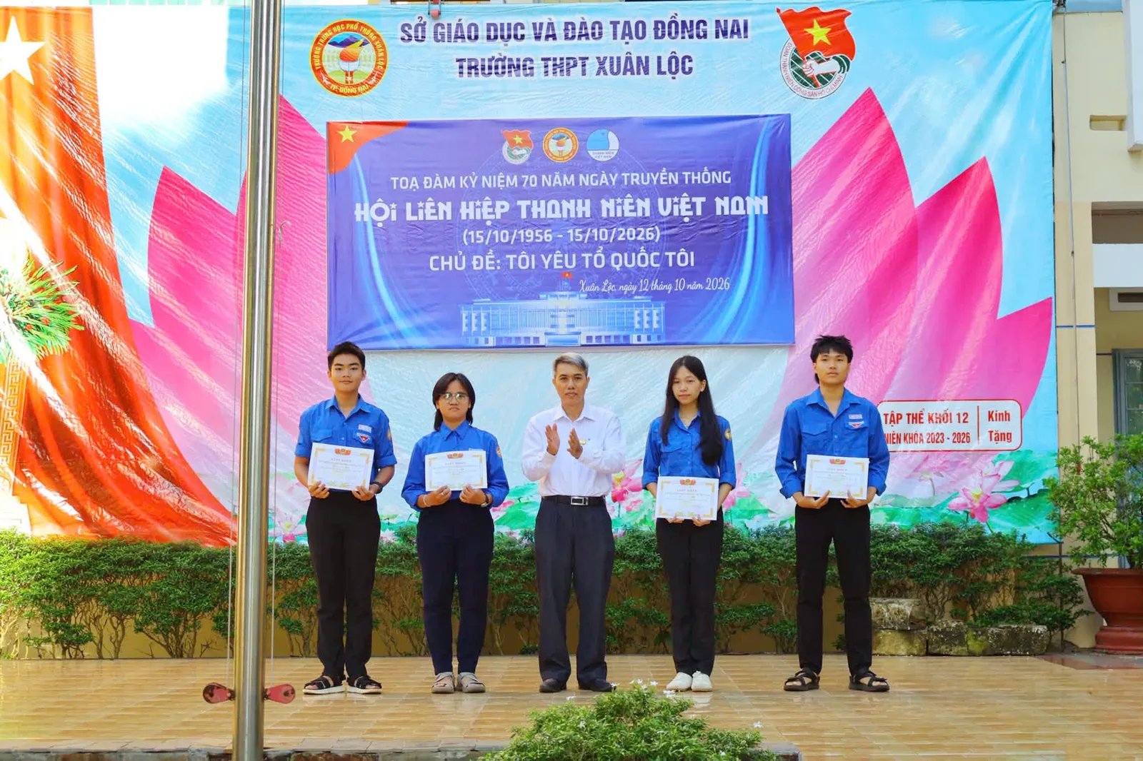 Tuyên dương những học sinh có hành động đẹp, việc làm tốt