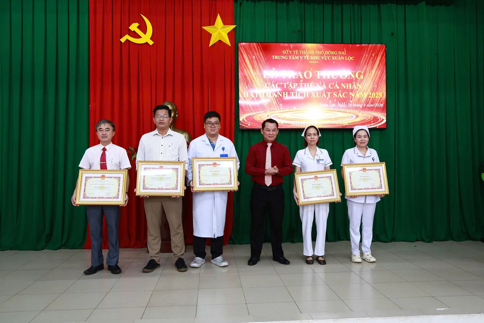 03 tập thể được tặng Bằng khen của UBND thành phố và cá nhân