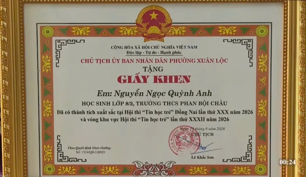 Em Quỳnh Anh được UBND phường tặng giấy khen