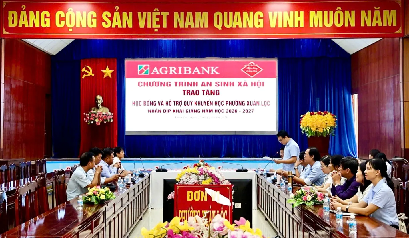 Xuân Lộc: Agribank trao tặng học bổng và hỗ trợ quỹ khuyến học phường nhân dịp khai giảng năm học 2026 - 2027