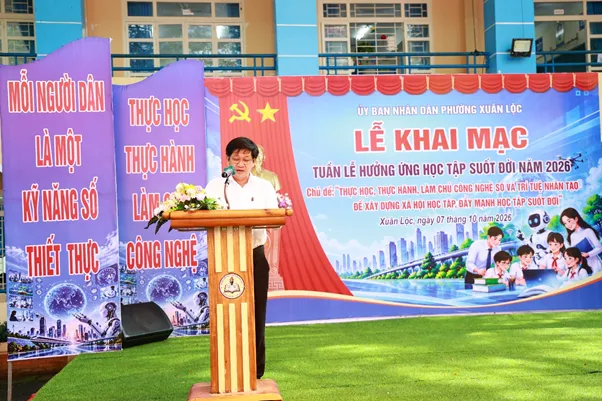 Đ/c Thân Anh Thiết, Phó chủ tịch UBND phường phát biểu tại buổi lễ